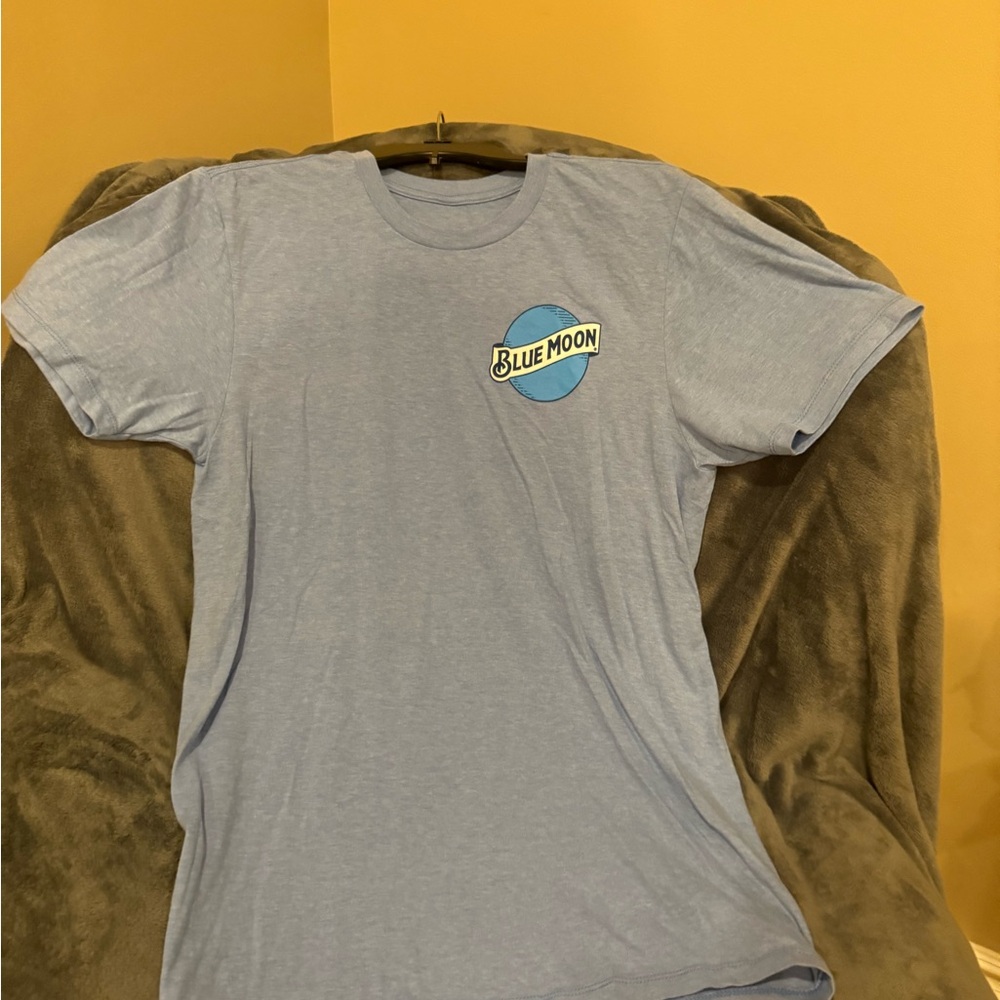 Blue Moon Men’s T-shirt Size Medium